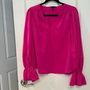 NWT Aqua pink Vneck blouse. Elastic ruffle cuffs Small